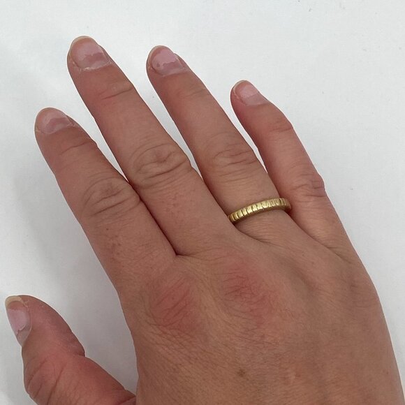 Gold Tone Metal Grooved Minimalist Ring Size 7 - Picture 2 of 3